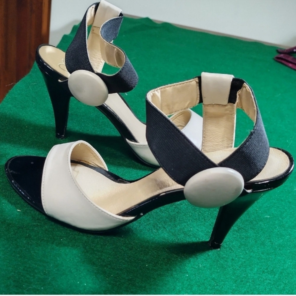 Madeline Black & Cream Heels Sz 8.5